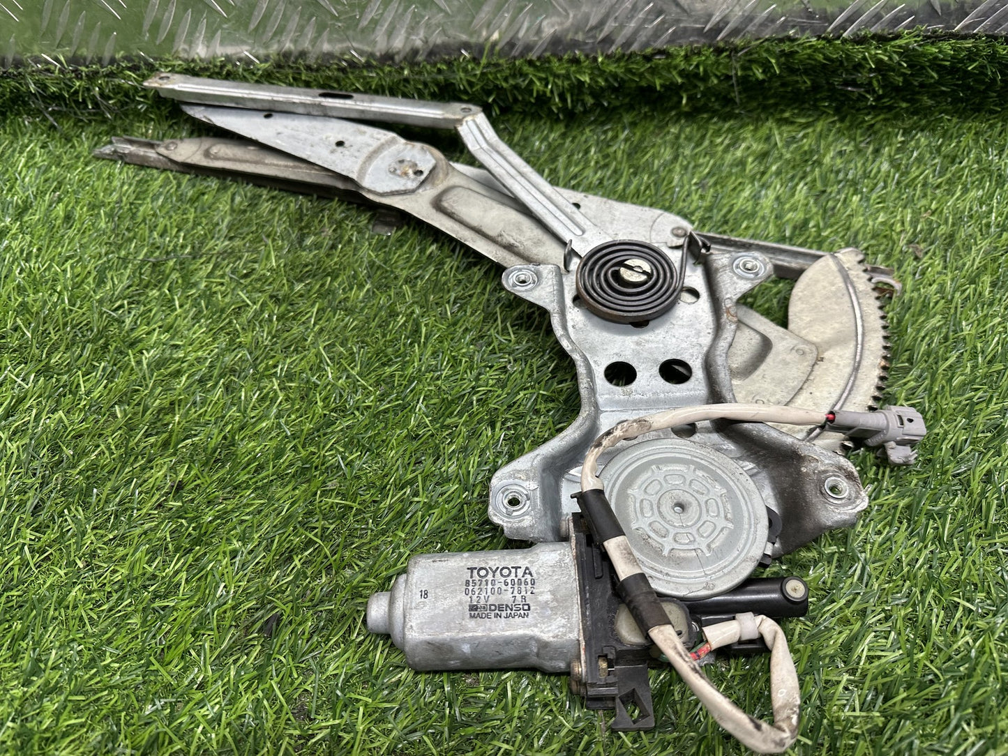 1996-2002 Toyota Land Cruiser Prado- Right Front Window Regulator/Motor PN: 85780-60060