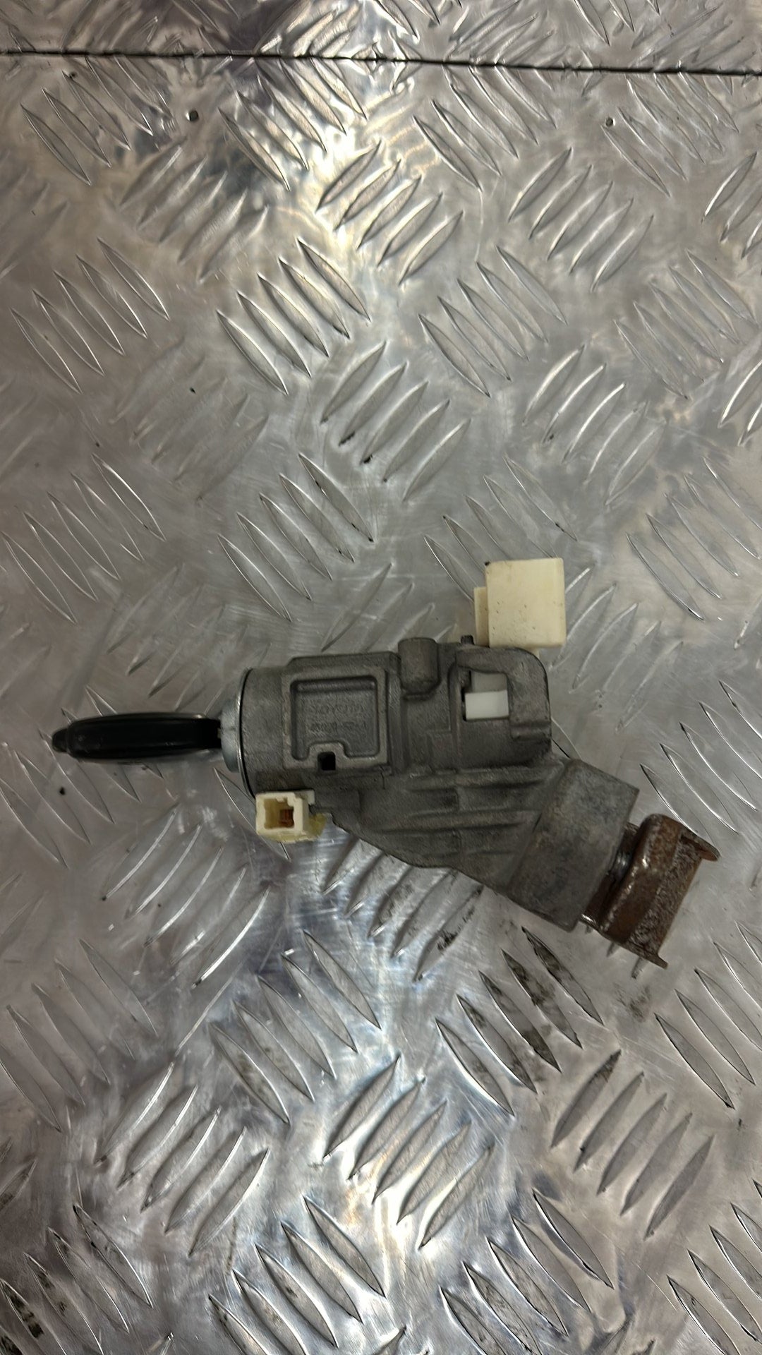 2011-2021 Toyota Aqua NHP10- Ignition With Key PN: 45020-52-4