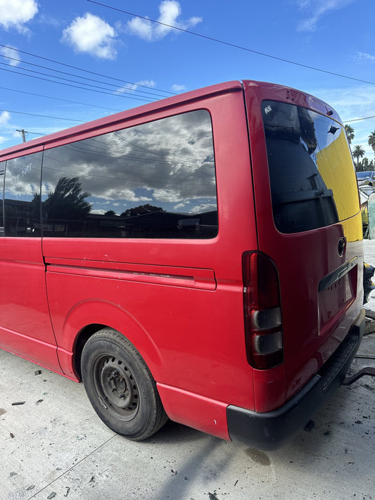 2004 Toyota Hiace 2KD-1211763 WRECKING FOR PARTS ONLY