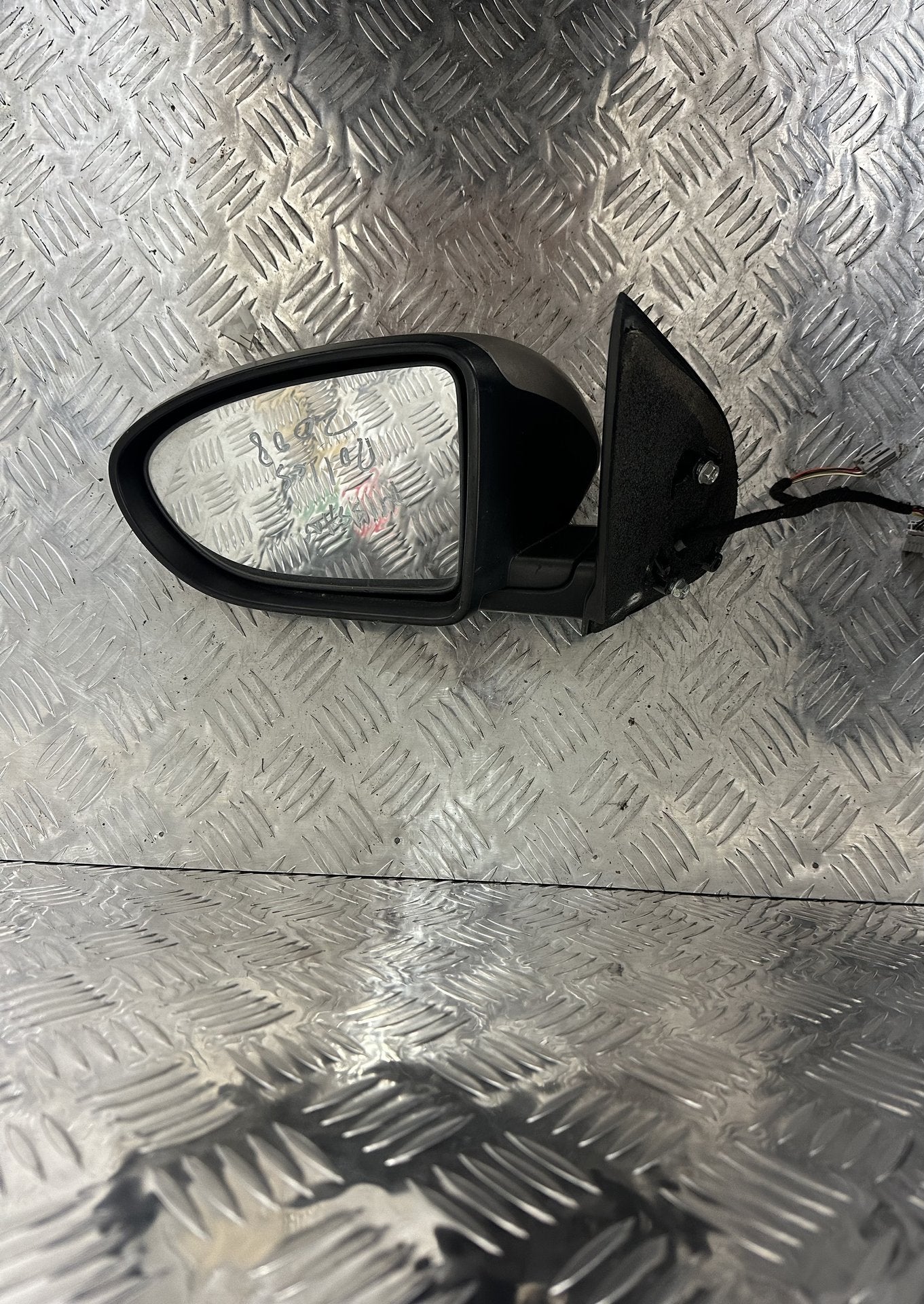 2007 - 2013 Nissan Dualis Left Door Mirror 2 PLUG - (7 / 6 WIRE TYPE)