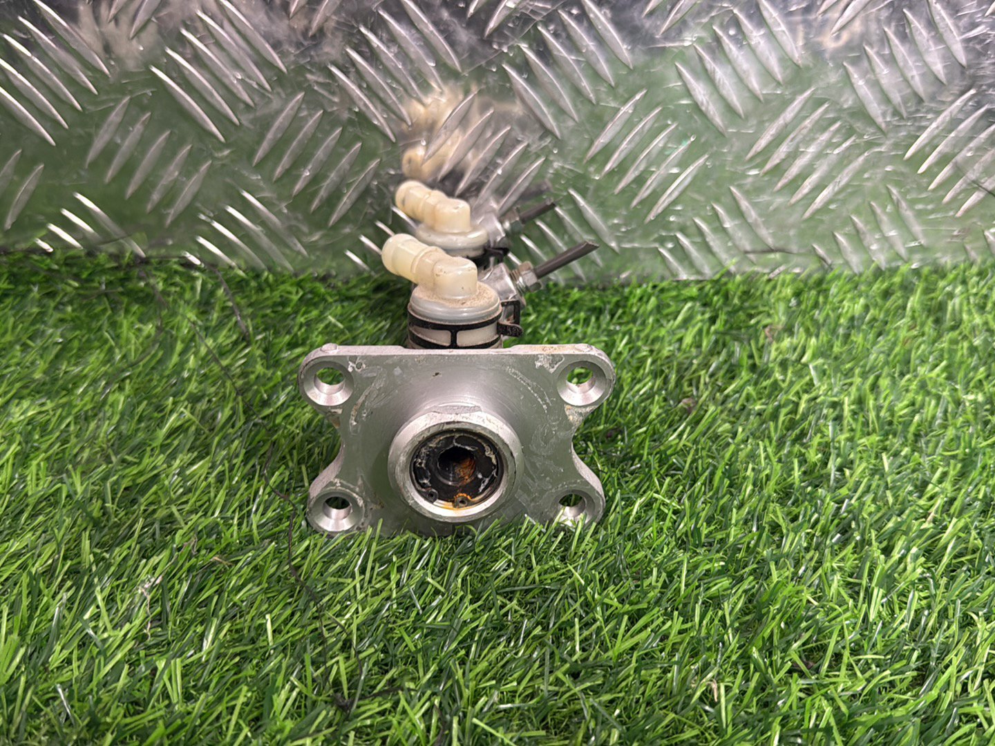 1990-2003 Toyota Hiace H100- Brake Master Cylinder PN: