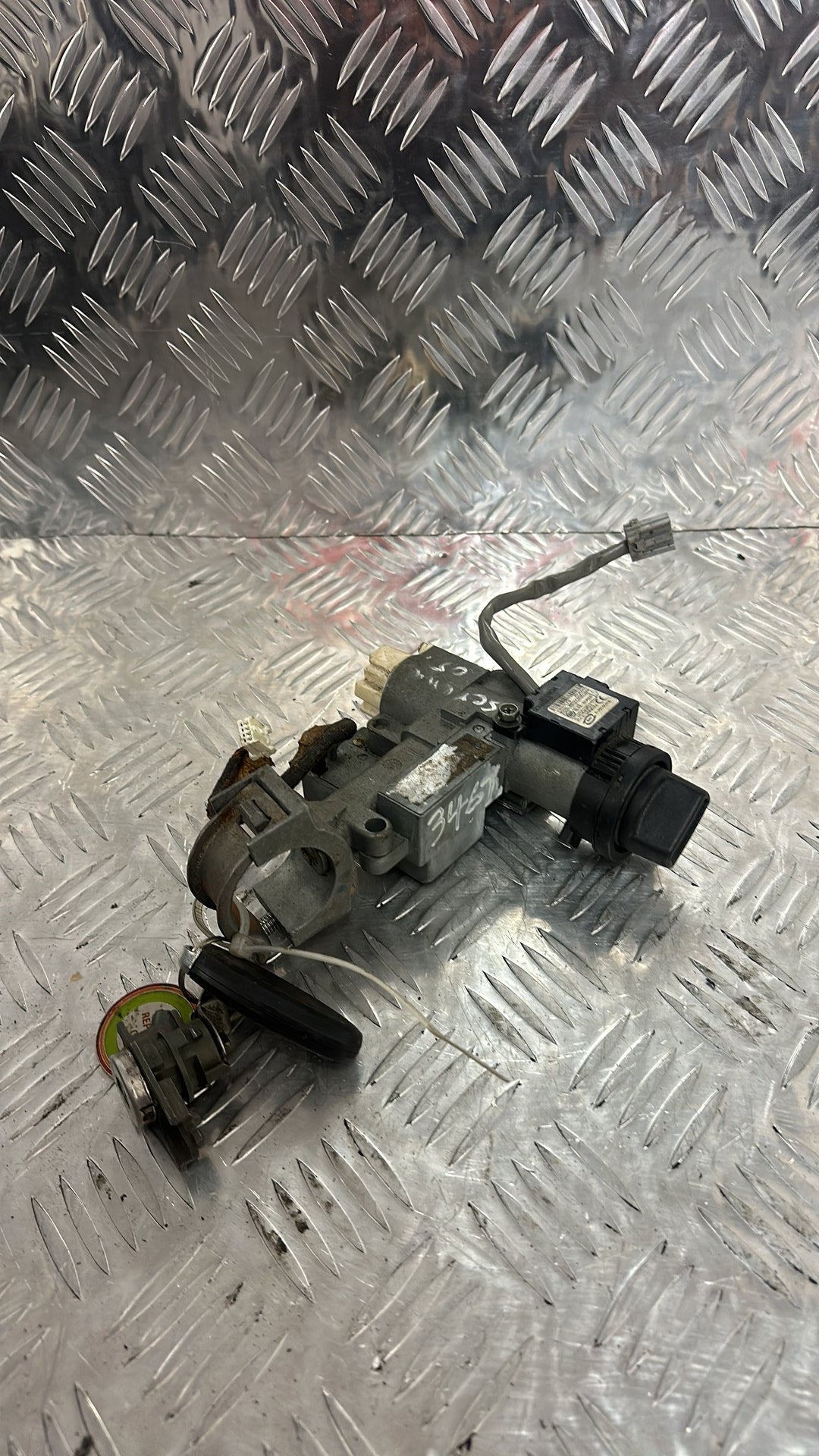 2005-2010 Nissan Serena C25- Ignition With Key PN: AS-07