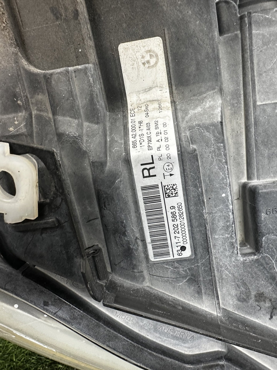 2010 BMW 320i E90 - Right Headlight PN: 7138402