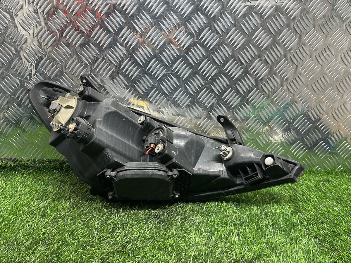 2000-2005 Toyota Estima R30 - Left Headlight PN: KOITO 28-165