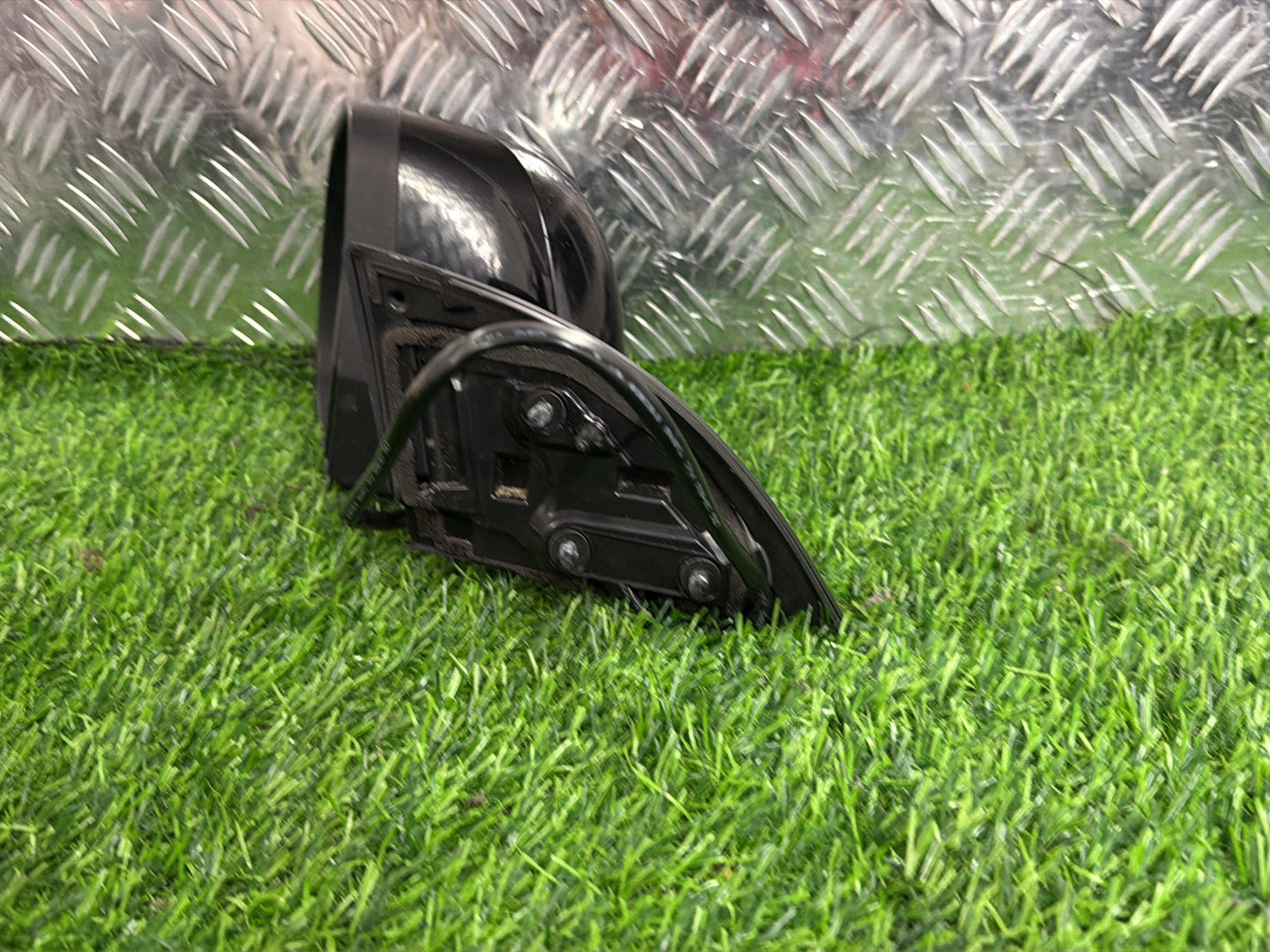 2011 - 2012 Nissan Leaf Left Door Mirror 5 wires