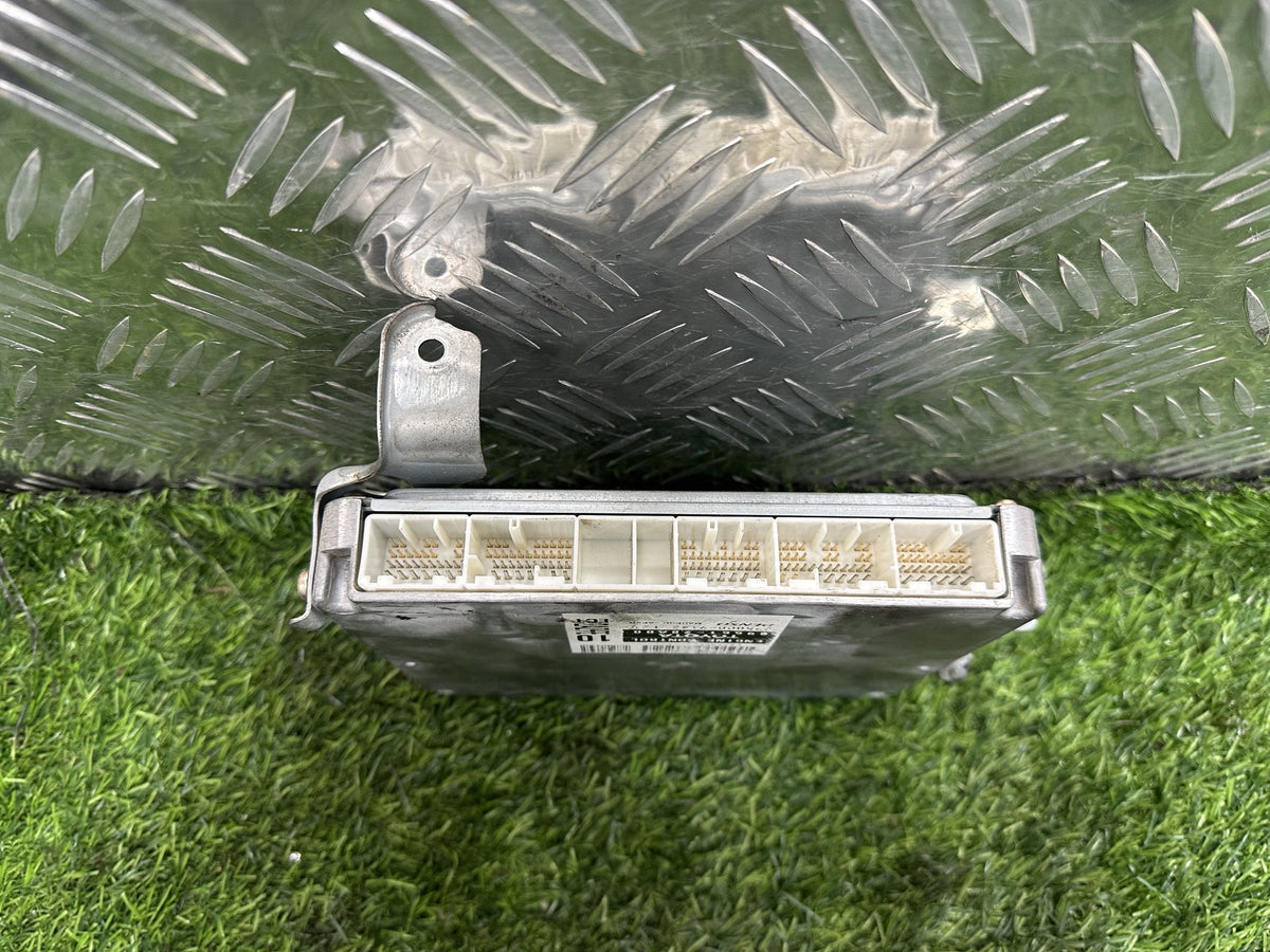 2000-2005 Toyota Estima R30 - ECU PN: 89661-28A00