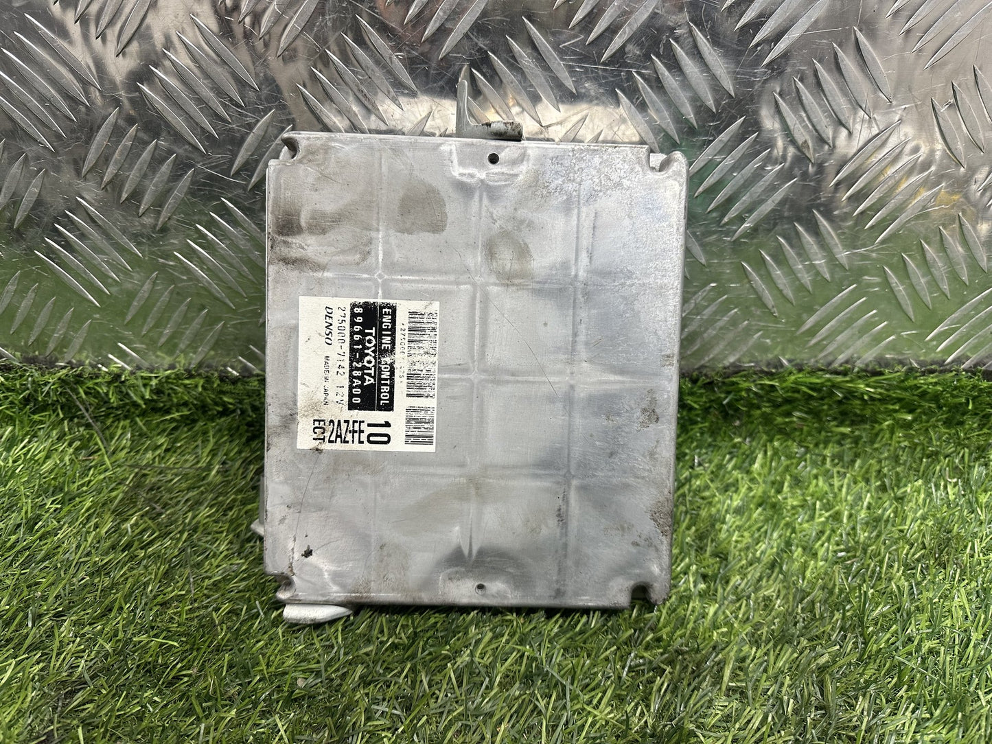 2000-2005 Toyota Estima R30 - ECU PN: 89661-28A00