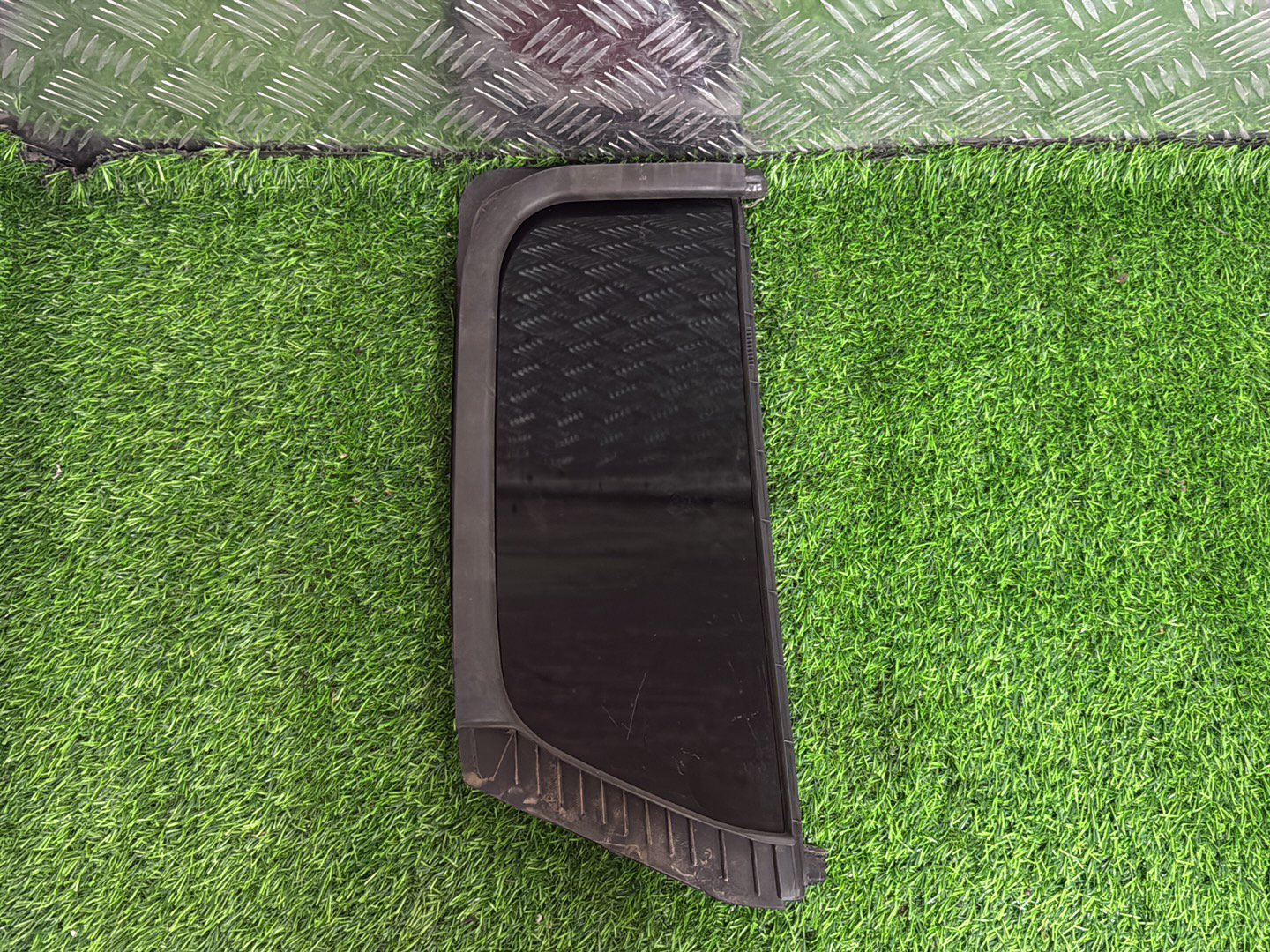 2006-2014 Nissan Navara D40- Left Rear Quarter Door Glass PN: M2235 Tint