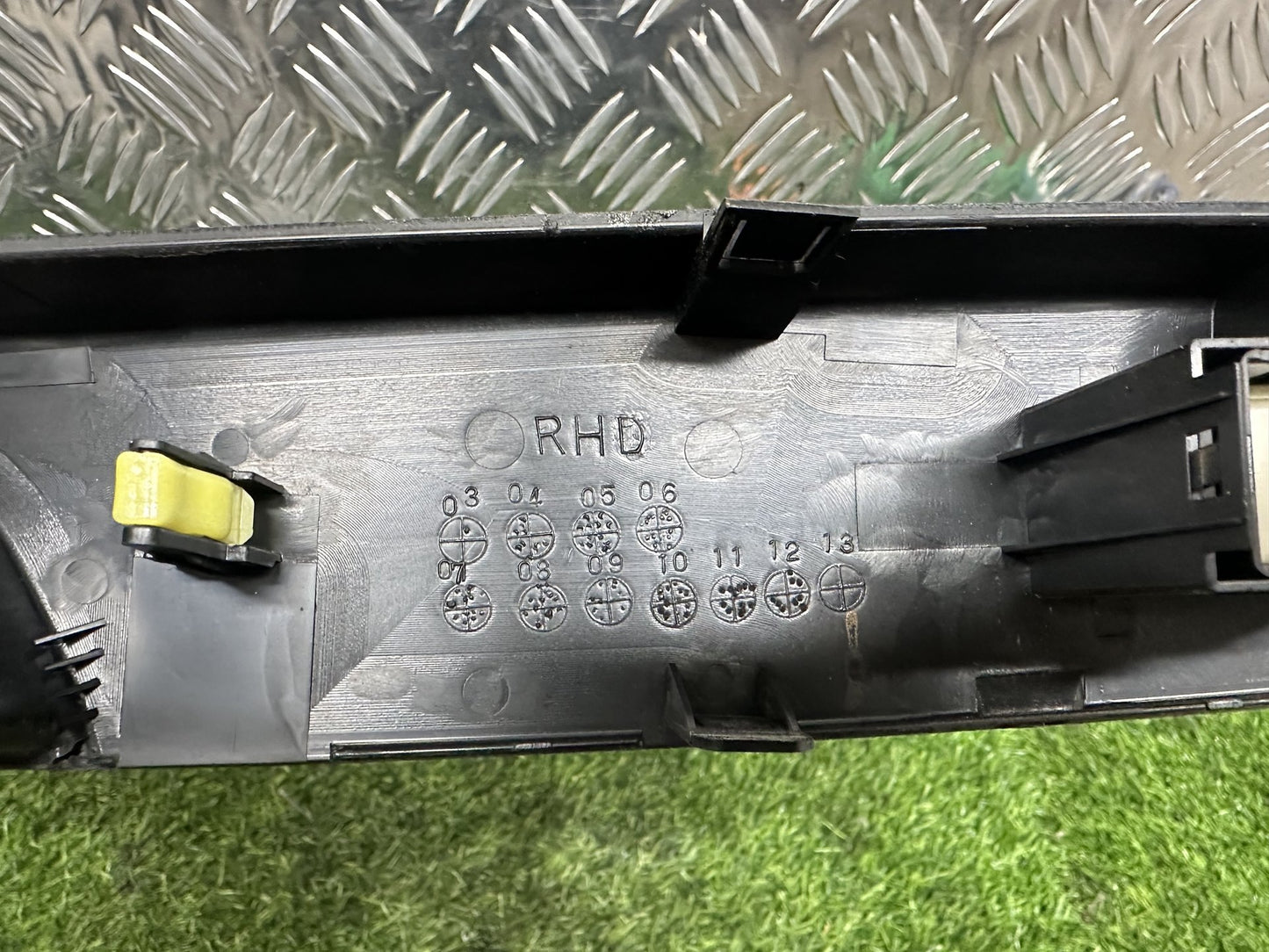 2004-2019 Toyota Hiace H200 - Left Front Power Window Switch PN: 5 PIN