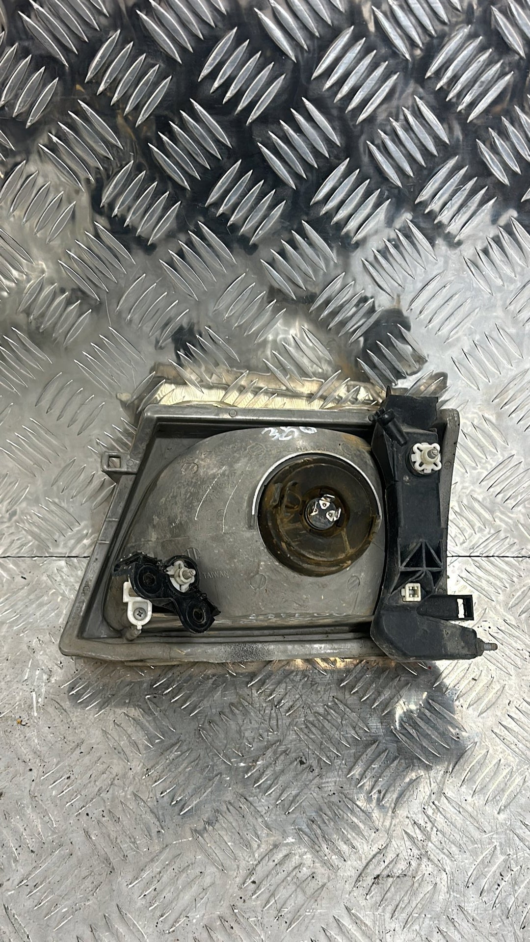 1997-2005 Toyota Hilux Right Headlight DEPO 212-11C4R