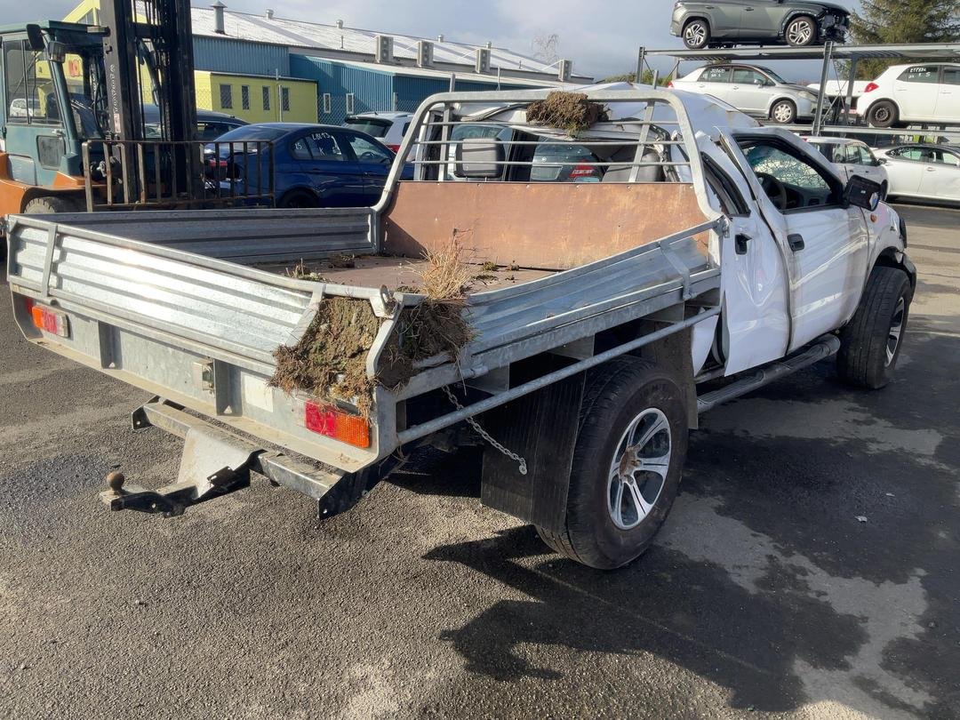2010 Nissan Navara DX