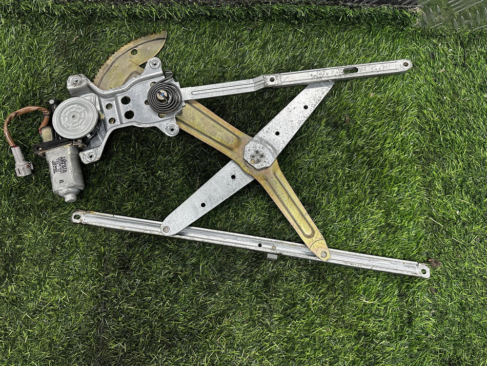 1996-2002 Toyota Land Cruiser Prado - Left Front Window Regulator/Motor PN: 2 PIN- 85720-60140