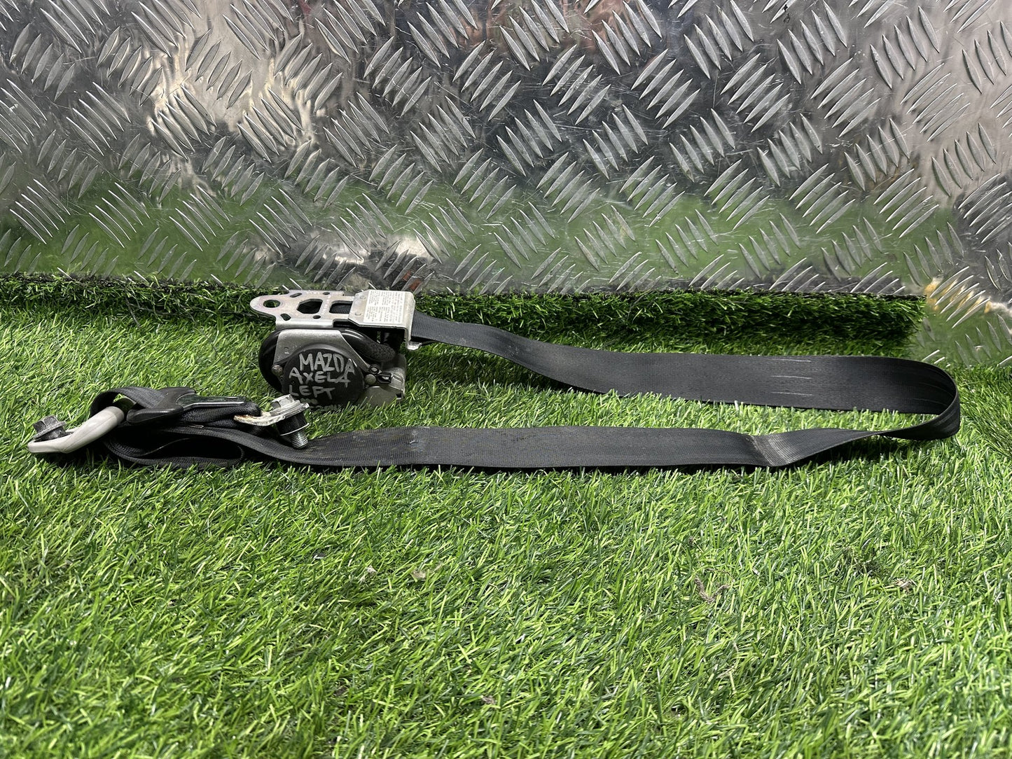 2003-2009 Mazda Axela BK- Right Front Seat Belt PN: 6072105