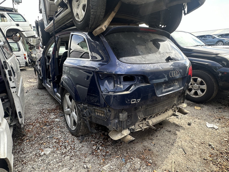 2007 Audi Q7 BUG 037258 WRECKING FOR PARTS ONLY