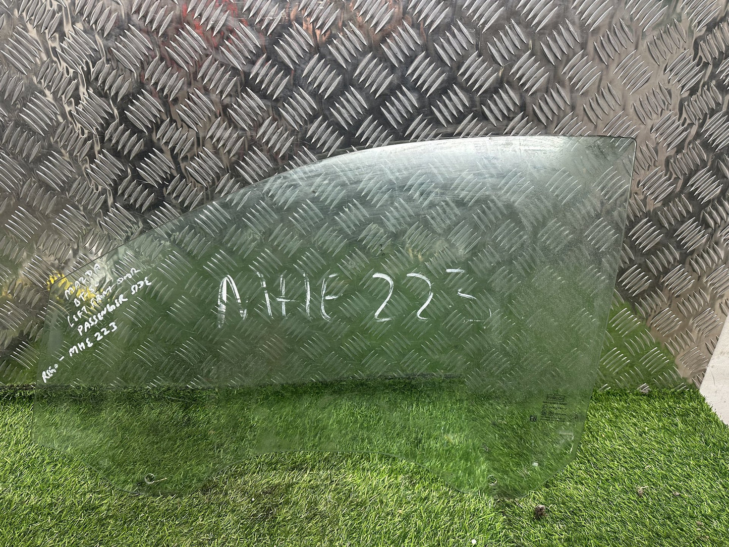 2011-2020 Mazda BT-50 UP- Left Front Door Glass PN: M2240