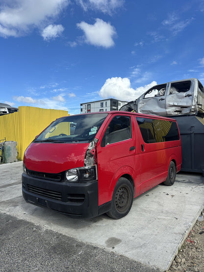 2004 Toyota Hiace 2KD-1211763 WRECKING FOR PARTS ONLY
