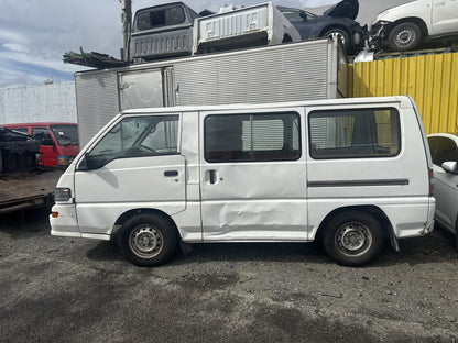 2005 Mitsubishi L300 4G63 LM2811 WRECKING FOR PARTS ONLY