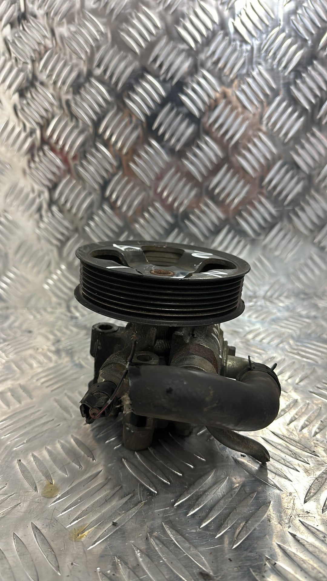 2006 Toyota Noah- Power Steering Pump PN: