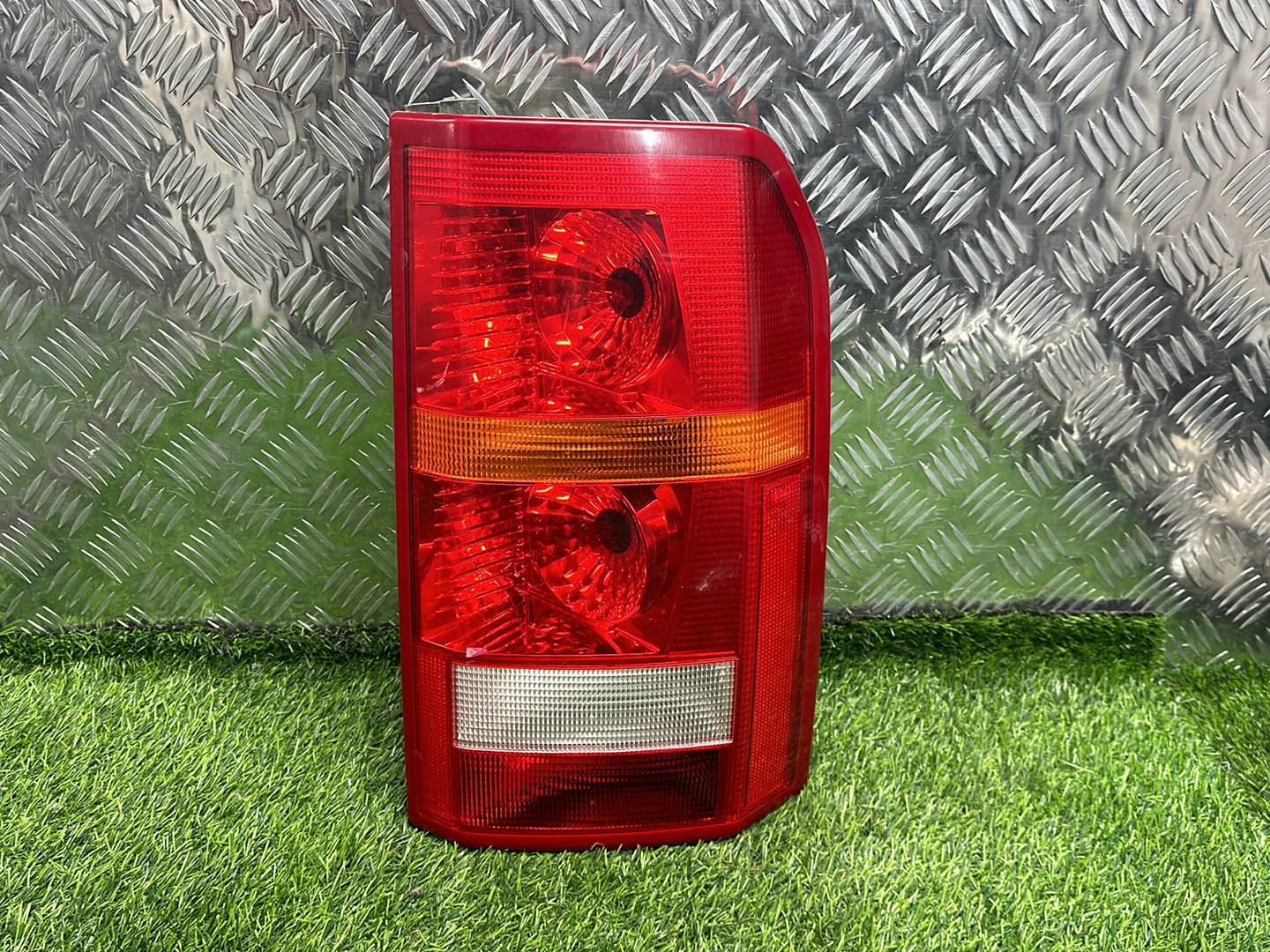 2004 - 2010 Land Rover Discovery Right Taillight