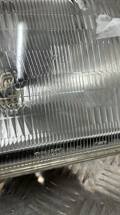 1989-2004 Toyota Hiace Right Headlight TOYOTA 26-40