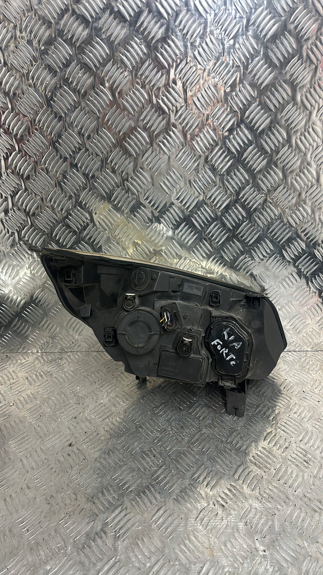 2009-2017 Kia Forte Left Headlight 46530711 LH