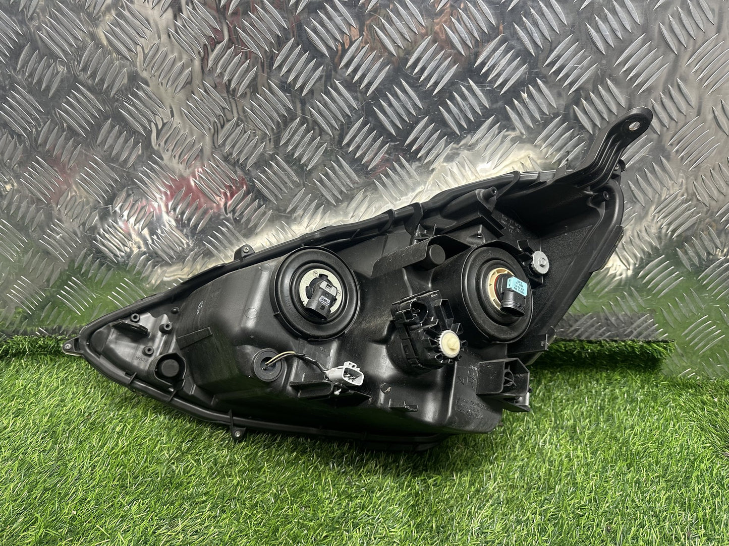 2014-2017 Toyota Aqua- Right Headlight PN: КOITO 52-291