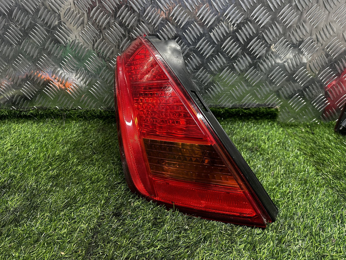 2002-2007 Nissan Murano Z50 - Left Taillight PN: KOITO 220-63779