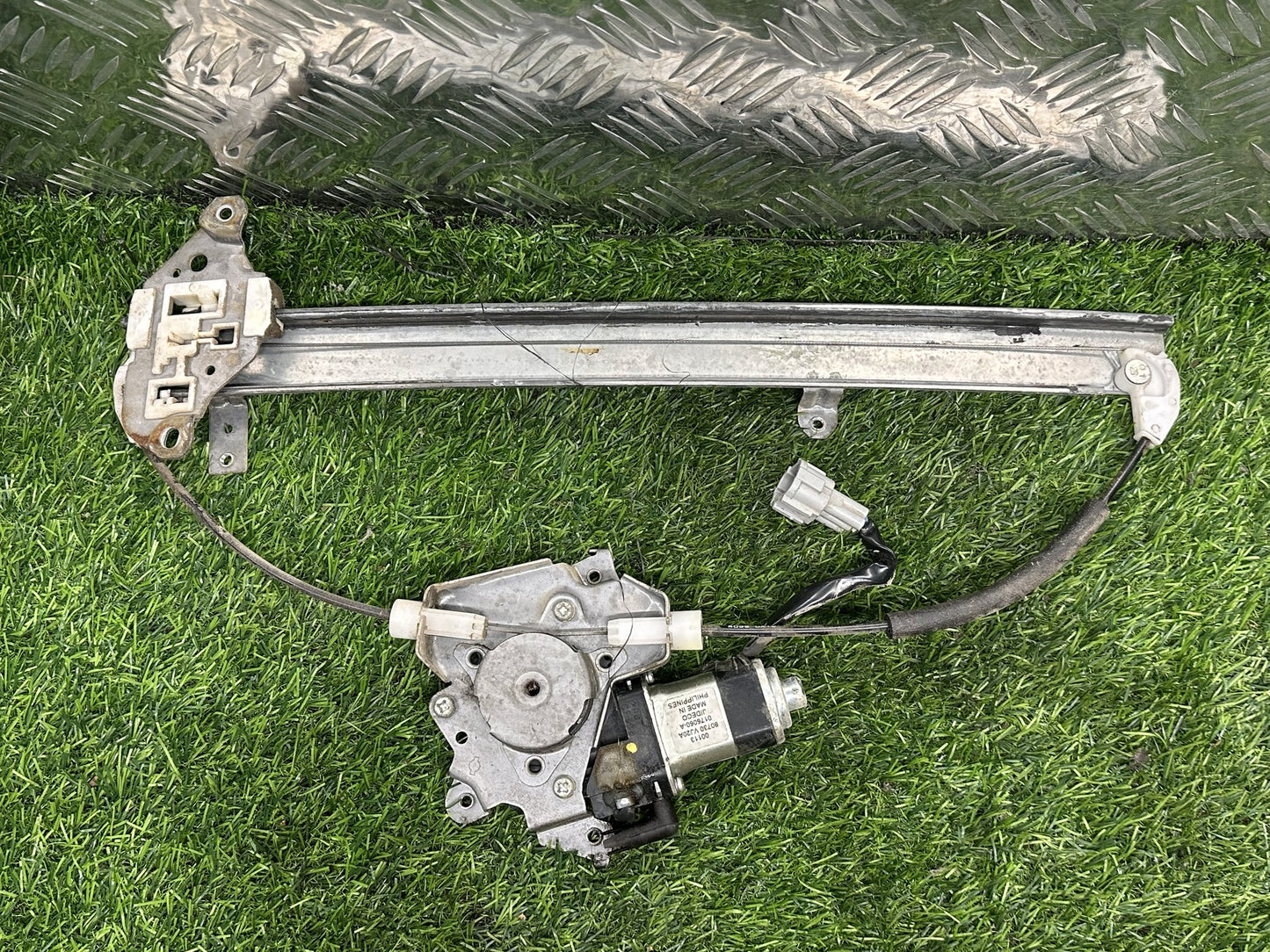 1998-2014 Nissan Navara D22- Right Front Window Regulator PN: 6 PIN-80730 VJ20A