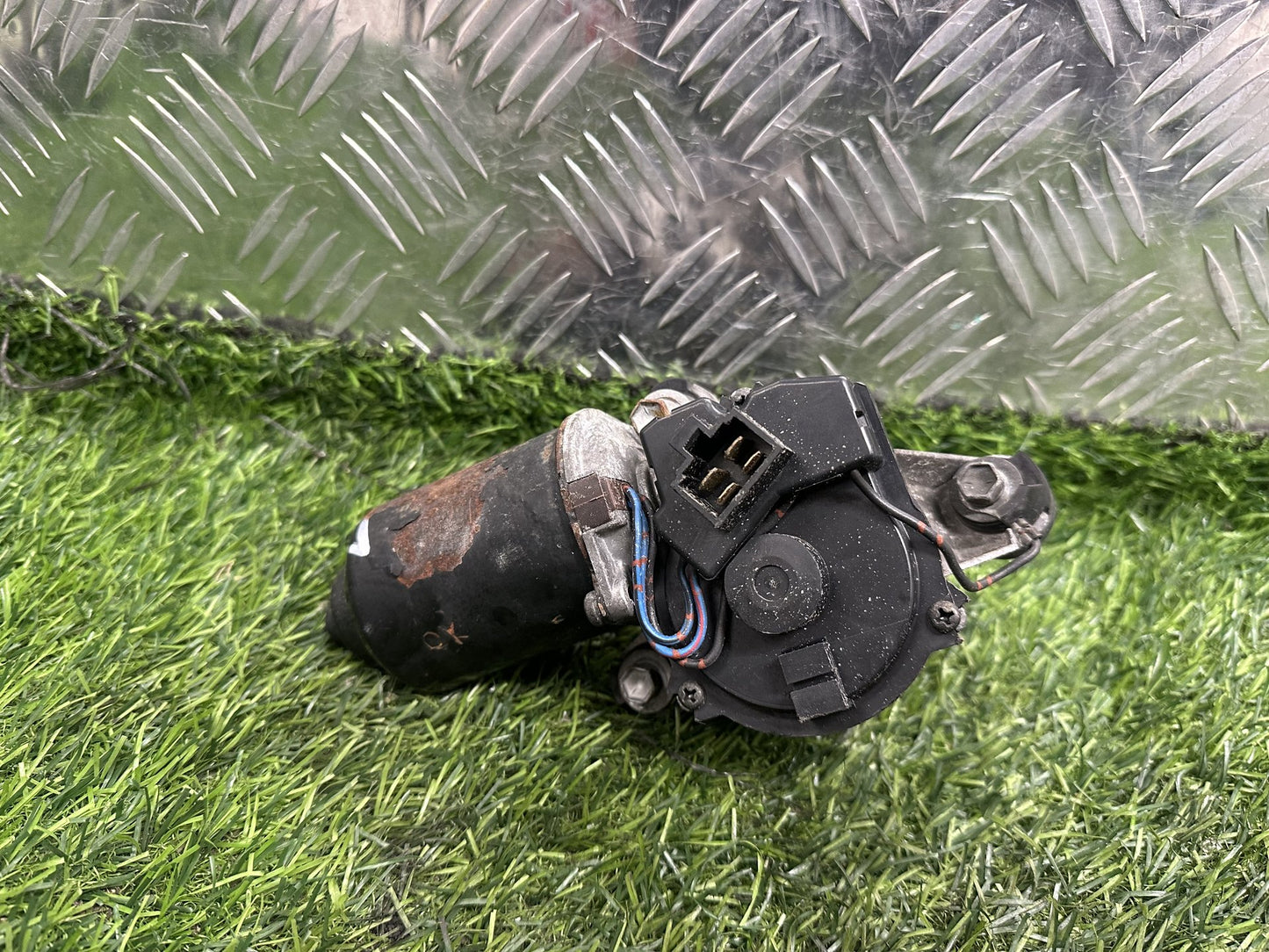 1990-1998 Toyota Corolla E100 - Front Wiper Motor PN: 4 PIN