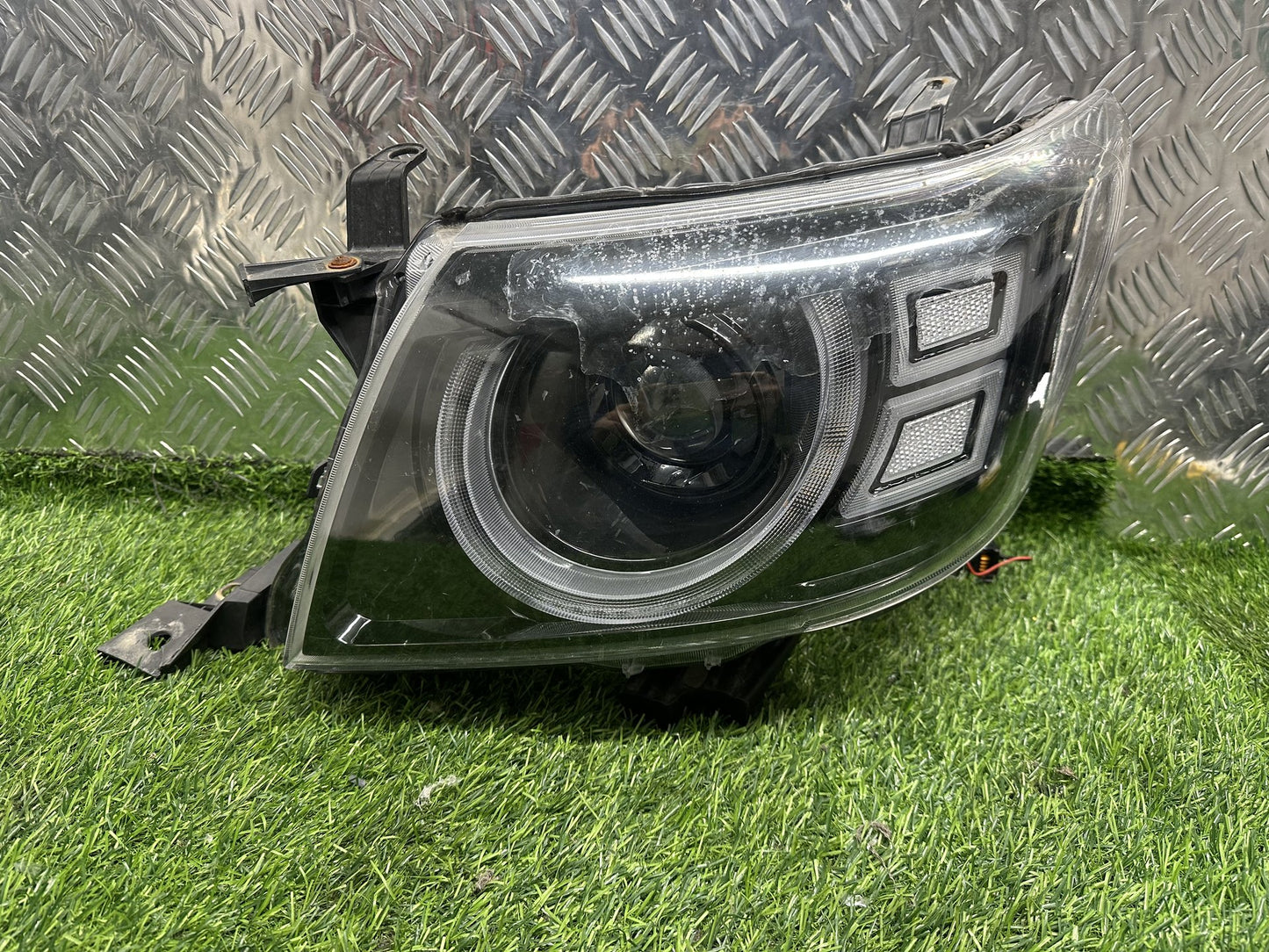 2010-2015 Toyota Hilux- Left Headlight PN: