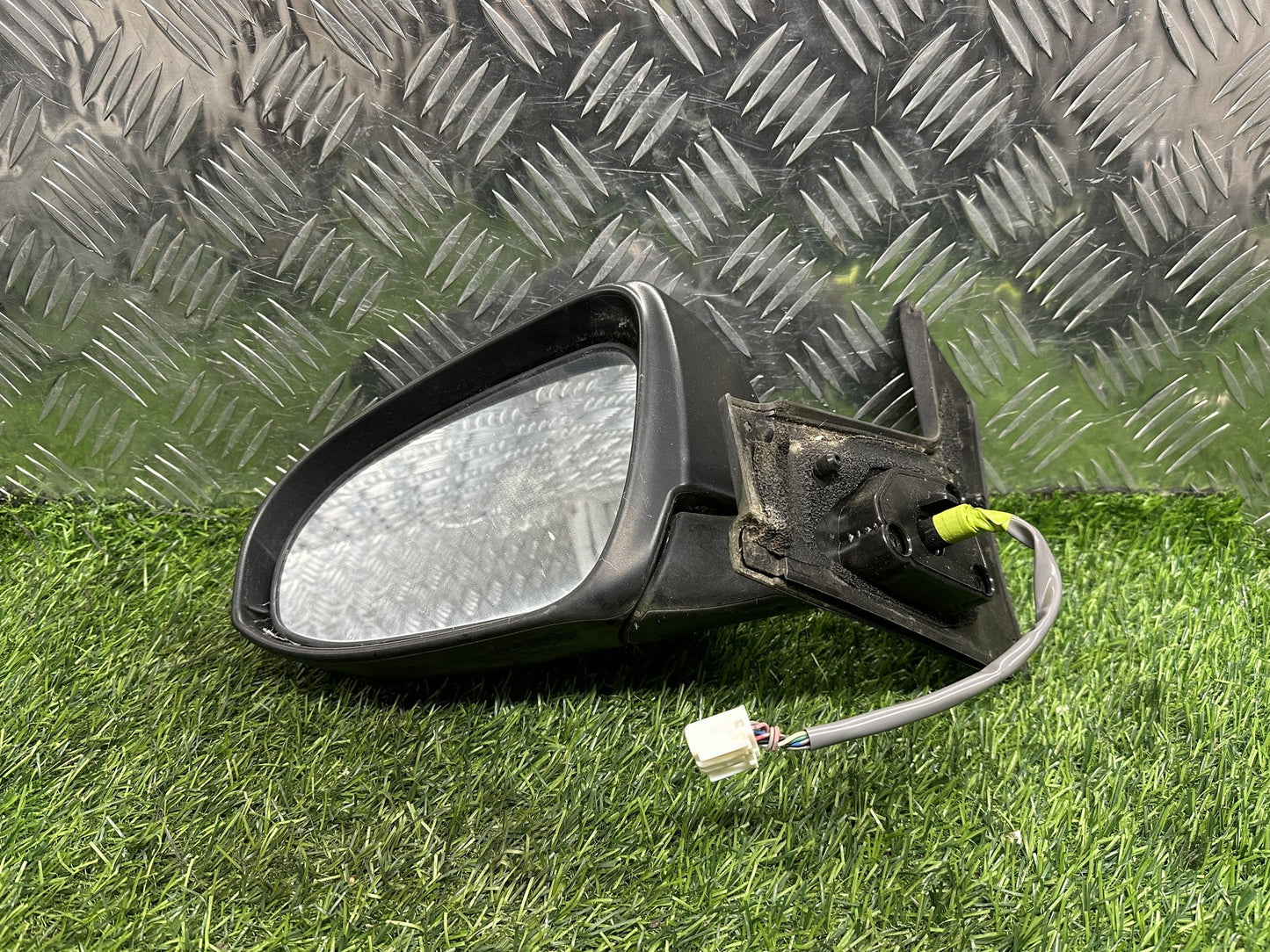 2011-2021 Toyota Aqua NHP10- Left Door Mirror PN: 7 WIRE TYPE