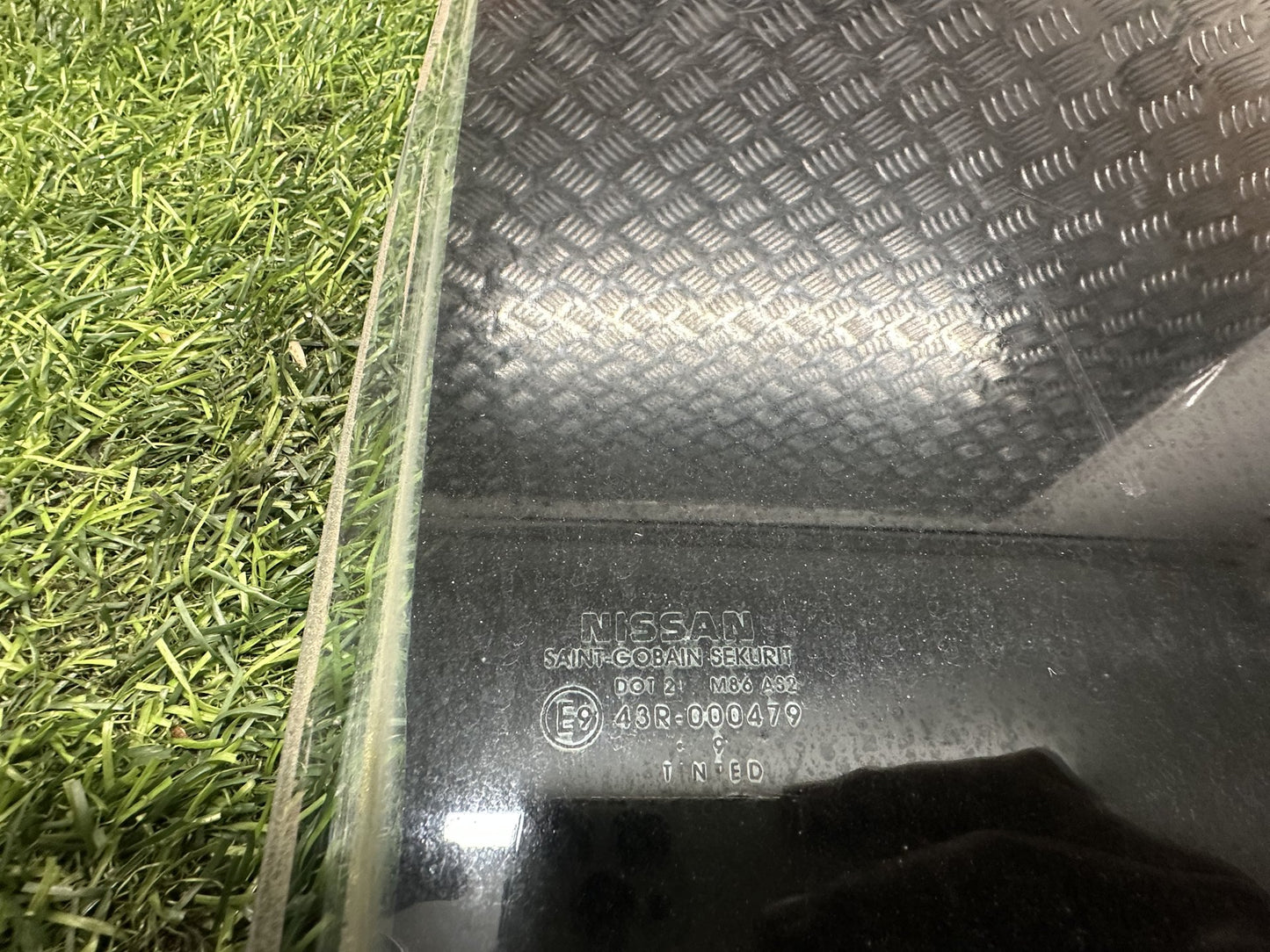 2004-2015 Nissan Navara D40- Right Rear Quarter Door Glass PN: M86