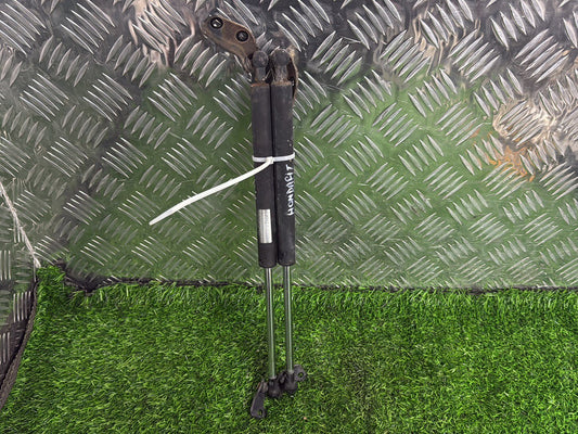 2001 - 2007 Honda Fit Bootlid Gas Struts