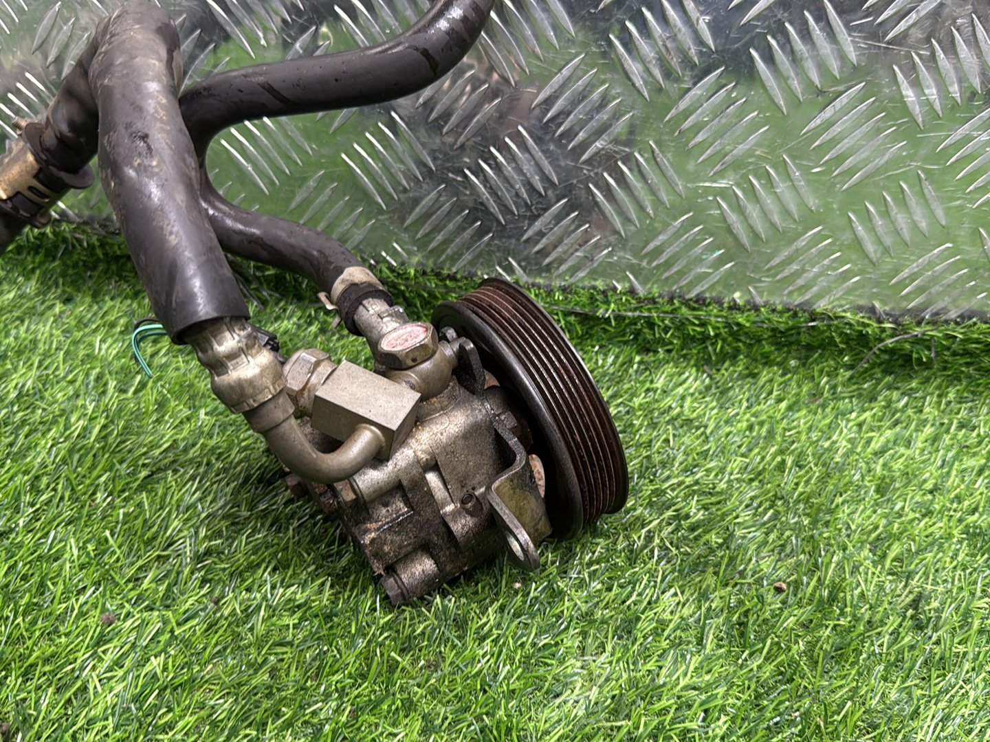 2001 - 2006 Nissan X-Trail Power Steering Pump