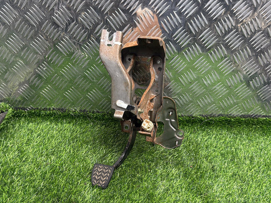 Toyota Hiace Brake Pedal 4 PIN