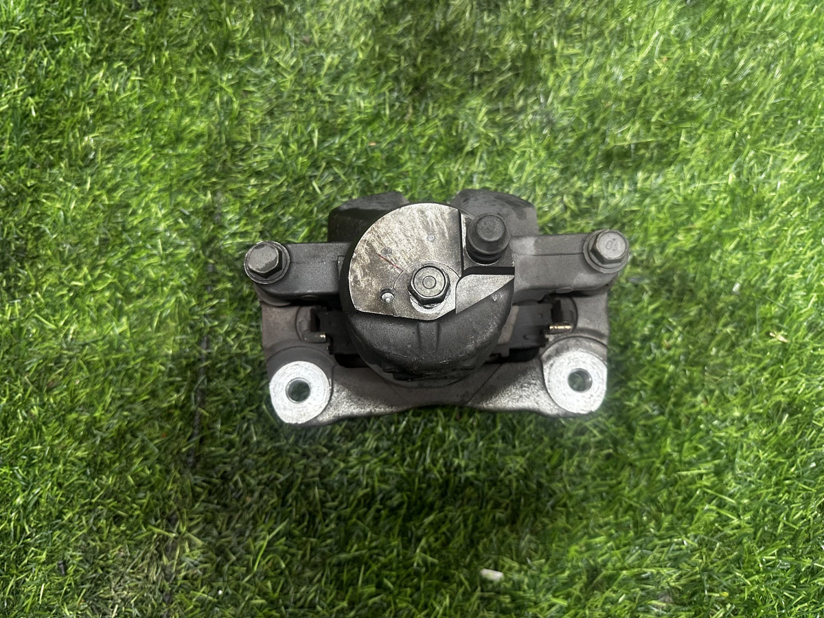 2009-2015 Toyota Prius W30 - Right Front Caliper PN: SINGLE POT