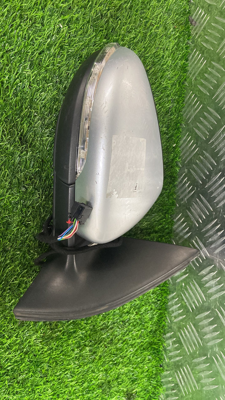 2008-2013 Volkswagen Golf- Right Door Mirror PN: 9 WIRE, INDICATOR TYPE