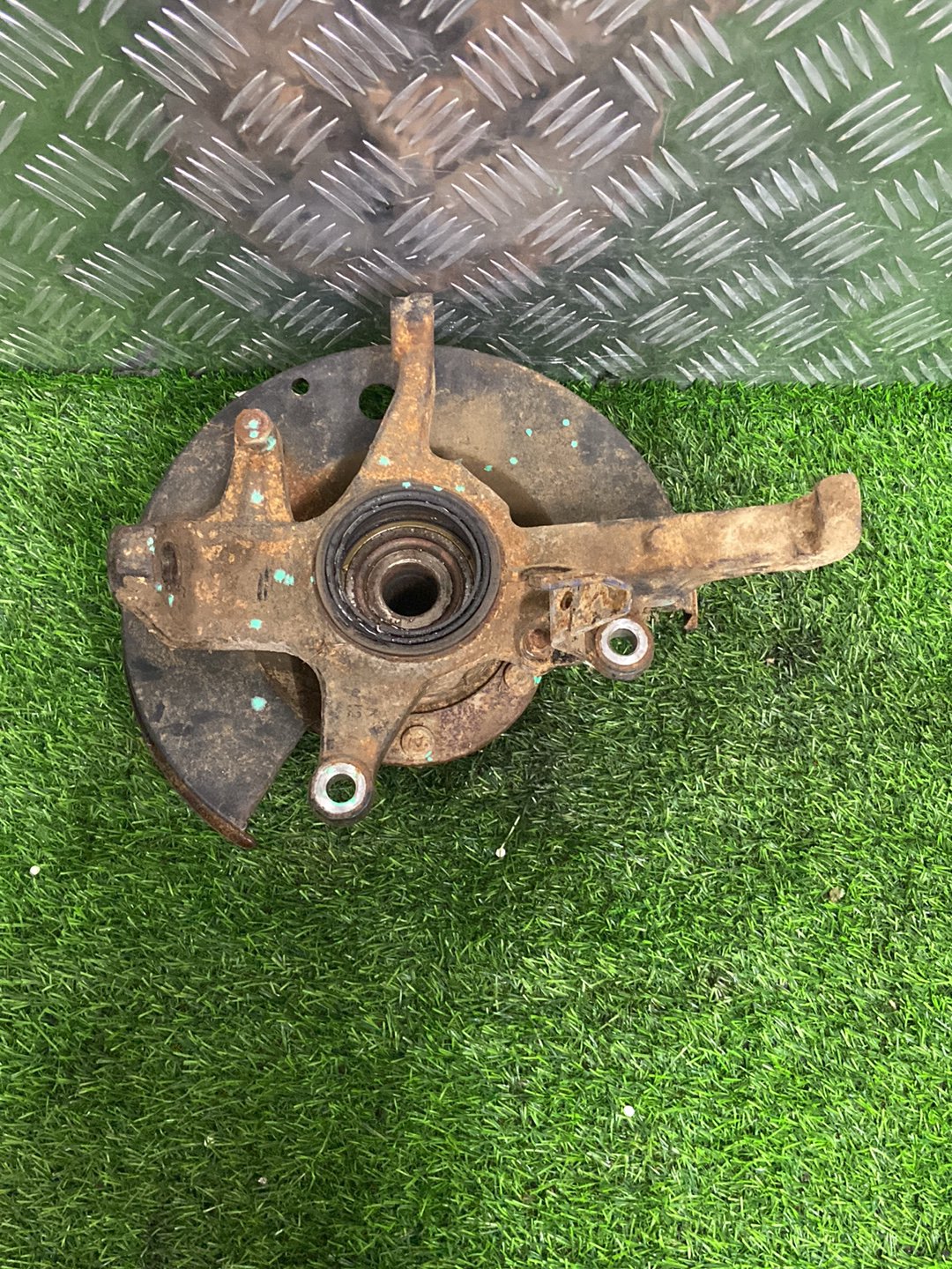 1999 - 2005 Ford Courier Right Front Hub Assembly RF HUB , NON ABS TYPE