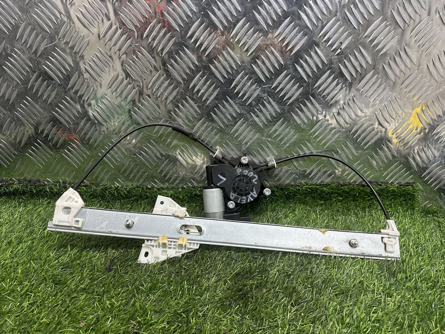 2003-2009 Mazda Axela BK - Left Front Window Regulator/Motor PN: 2 PIN