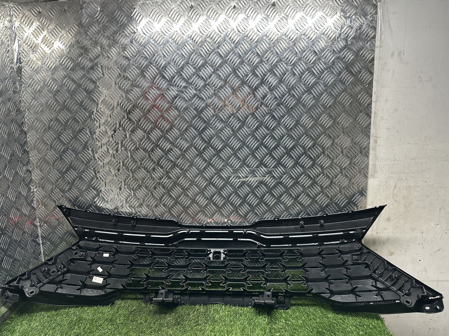 2022-2026 Kia Sportage NQ5- Grille PN: 24070202