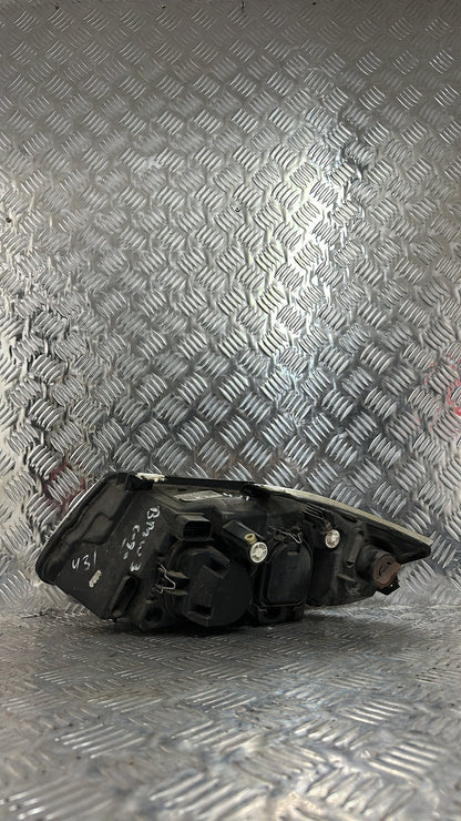2004-2007 BMW 320i Right Headlight 89311660