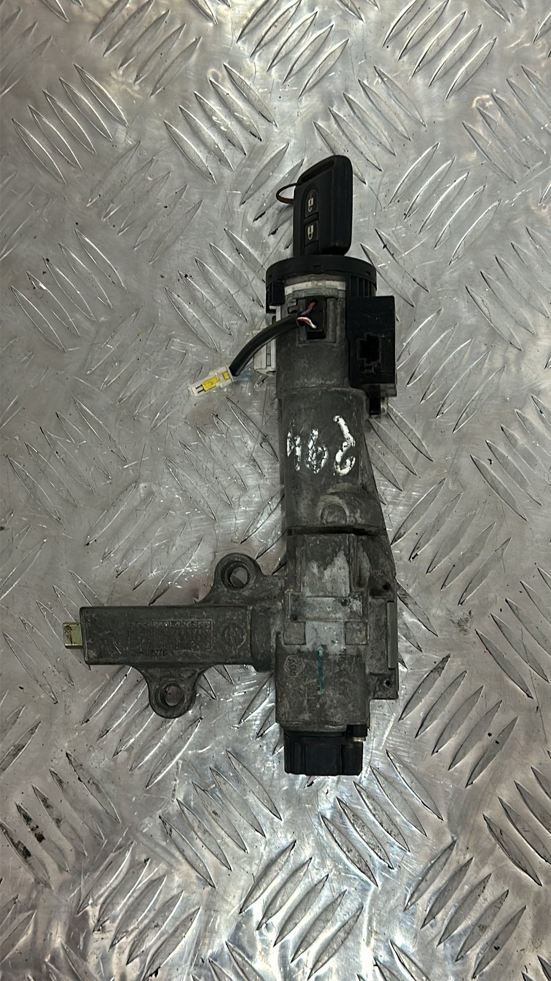 2006-2014 Nissan Navara- Ignition With Key PN: 502 278