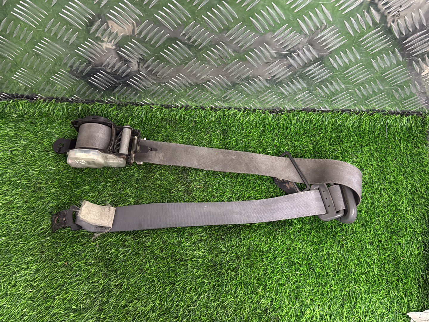 1990-1995 Toyota Hilux Surf- Left Front Seat Belt PN: TK-A95-F951