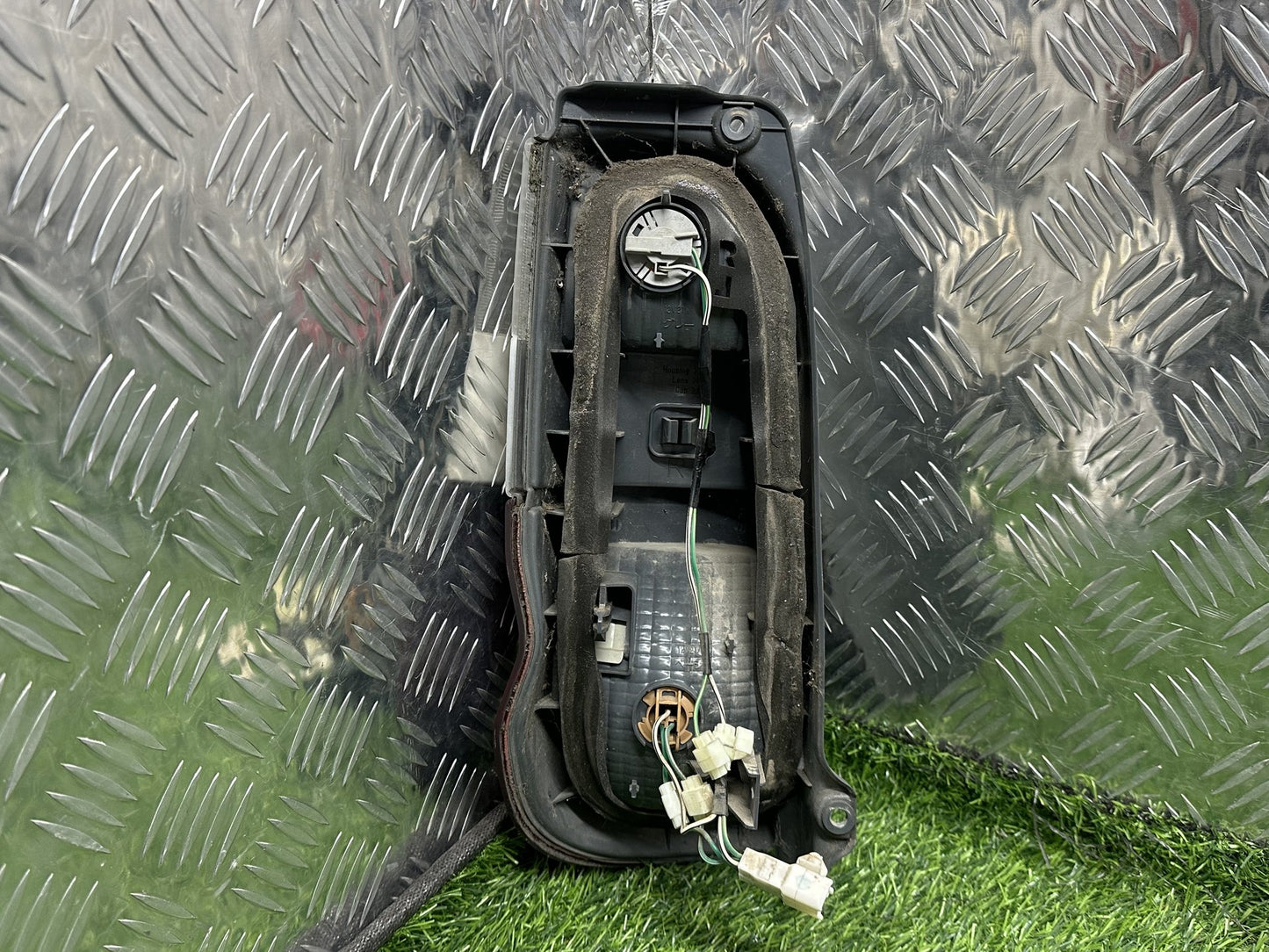 1995-2002 Toyota Granvia- Right Taillight PN: KOITO 220-76689