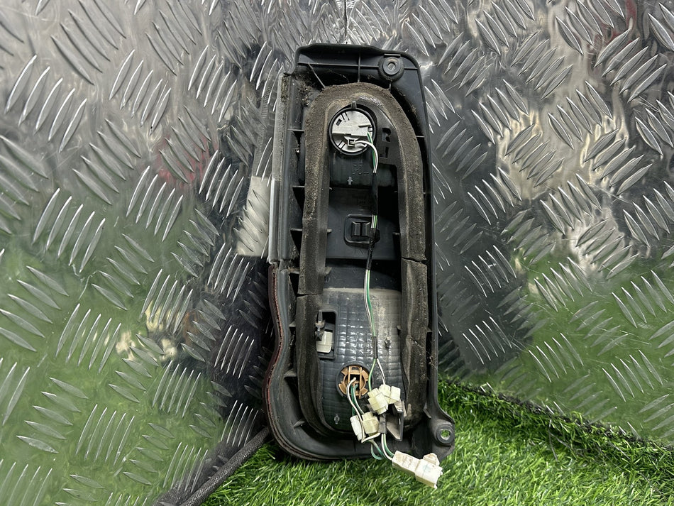 1995-2002 Toyota Granvia- Right Taillight PN: KOITO 220-76689