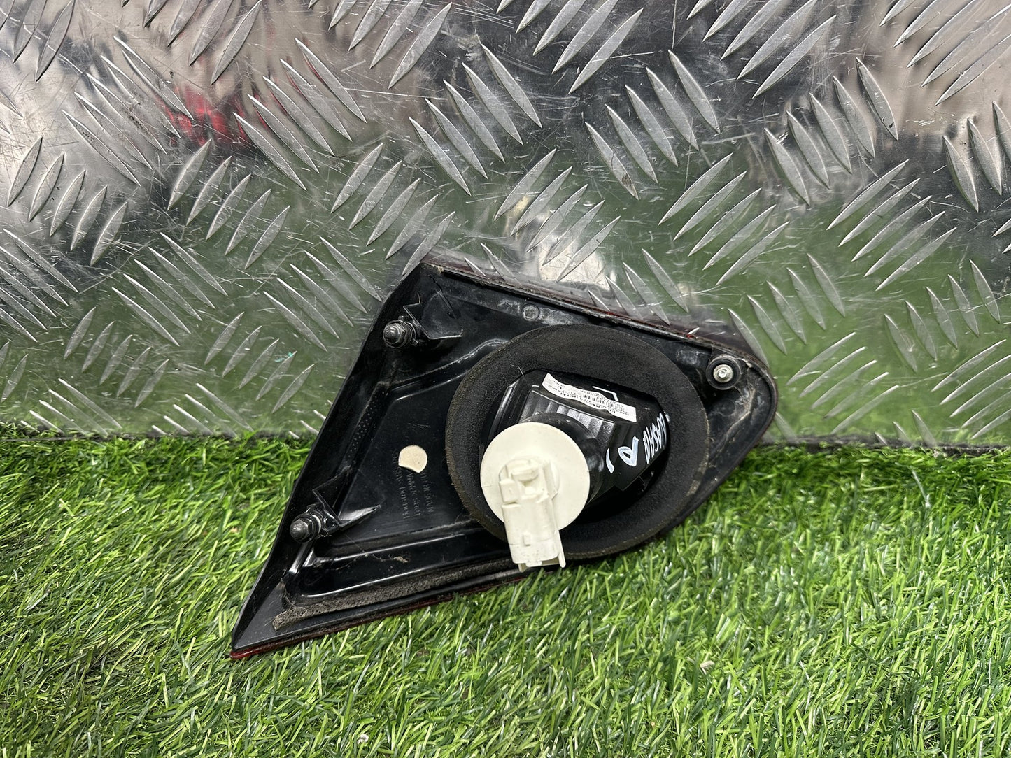 2010-2013 Nissan Qashqai J10- Left Tailgate Garnish PN: 89503189