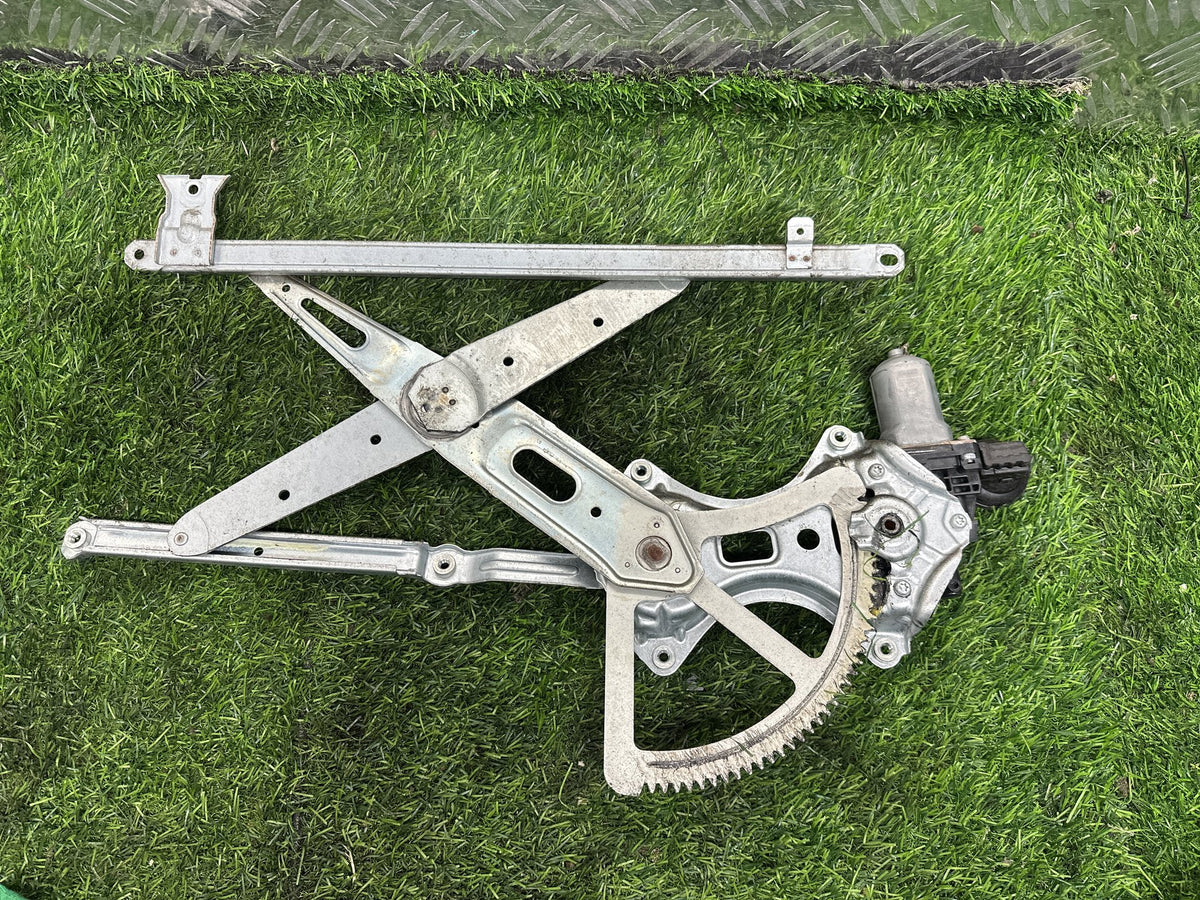 2004-2019 Toyota Hiace H200 - Right Front Window Regulator/Motor PN: 6 PIN