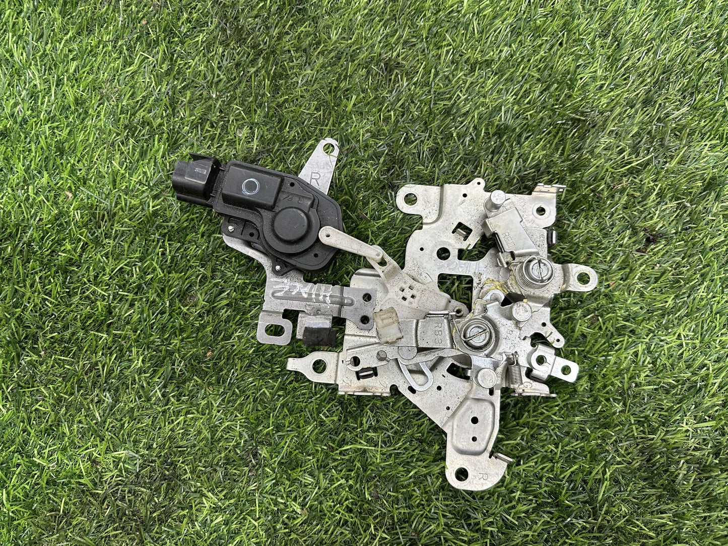 2004-2019 Toyota Hiace H200 - Right Rear Lock Actuator PN: 2 PIN