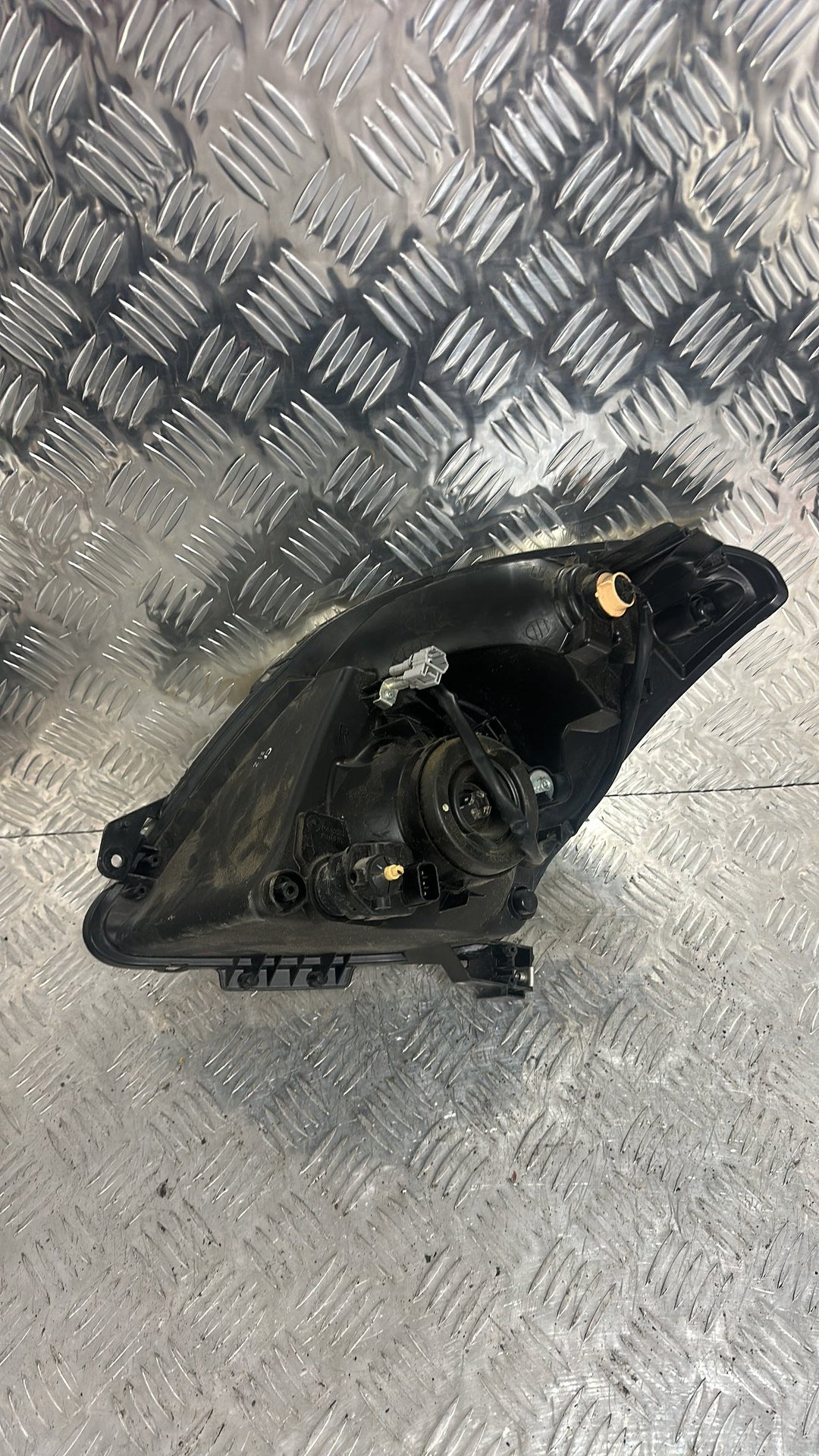 2005-2010 Suzuki Swift- Right Headlight PN: STANLEY P4432R