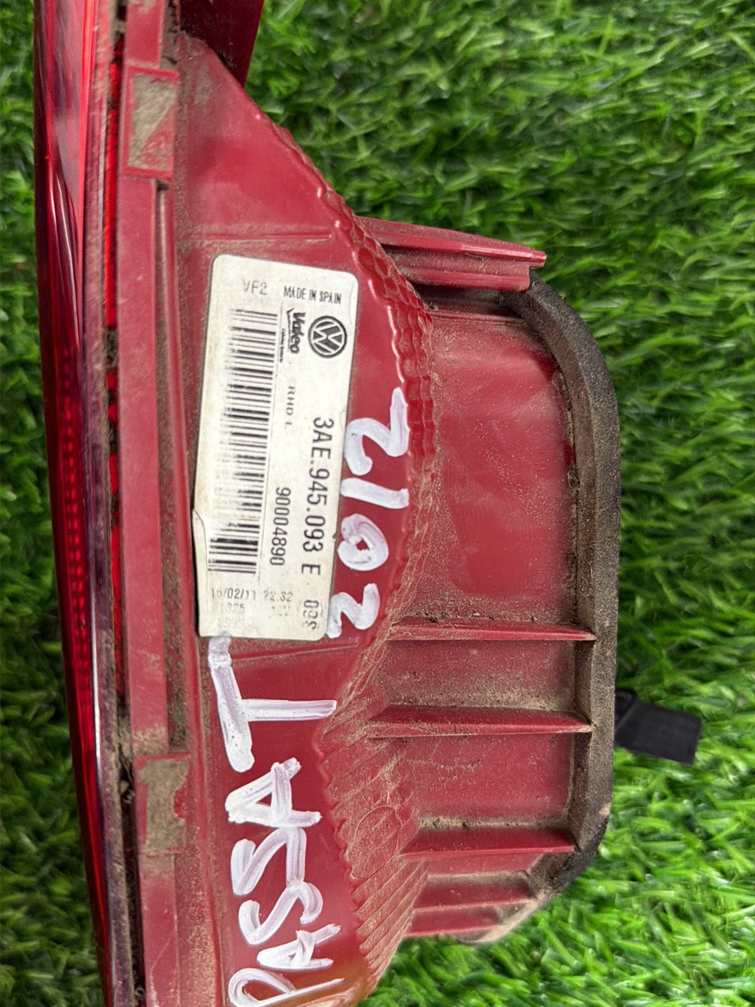 2010 - 2015 Volkswagen Passat Left Tailgate Garnish 3AE945093E